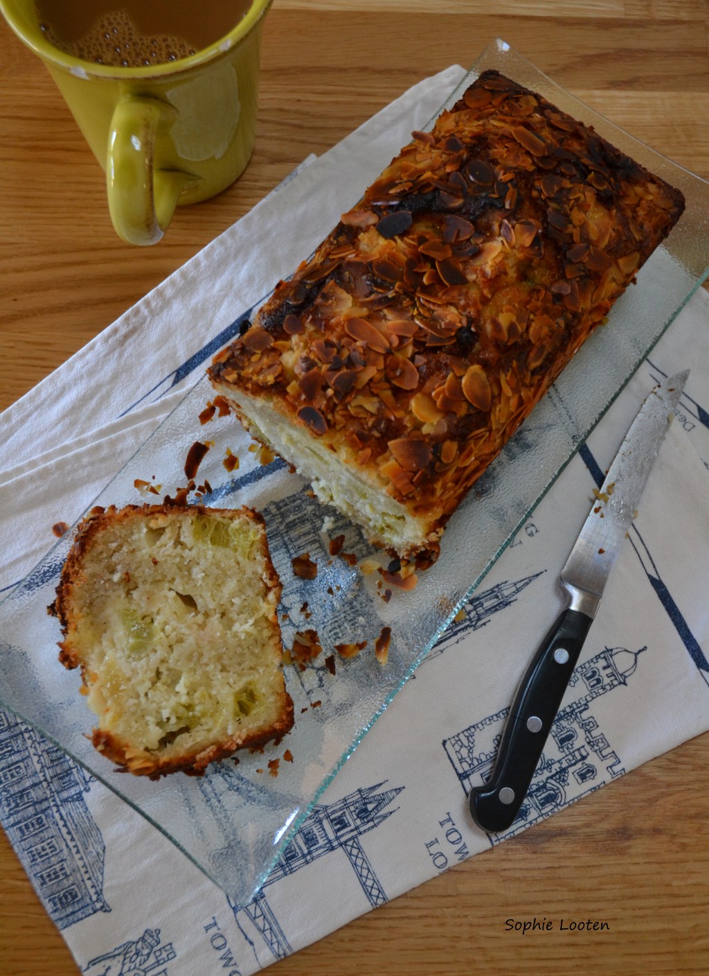 Cake sublimissime amande et rhubarbe – Sans gluten