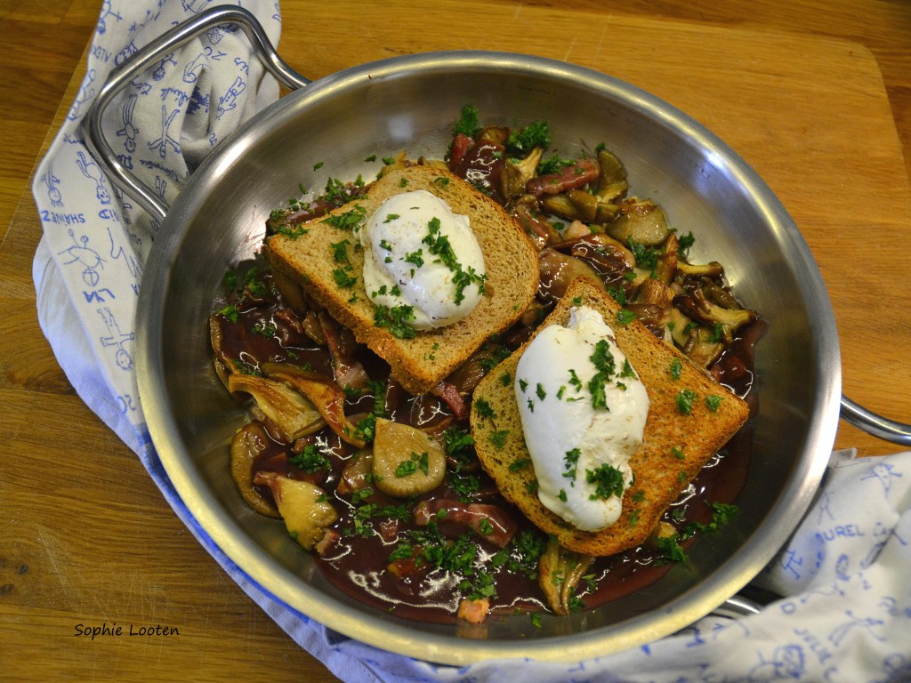 Oeufs pochés Bourguignonne