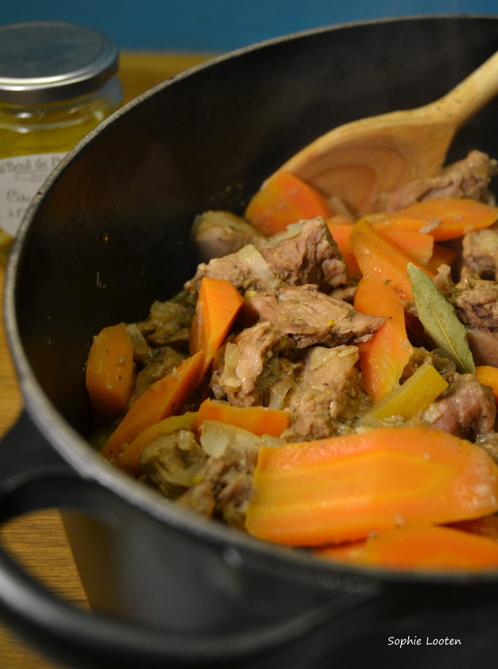 Sauté de veau aux carottes, miel et citron confit