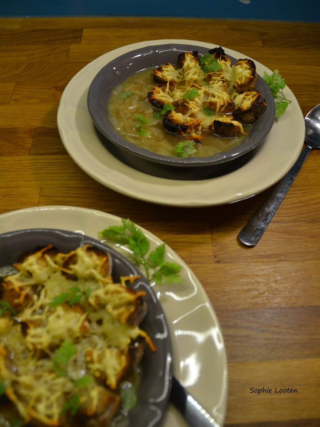 Soupe à l’oignon gratinée